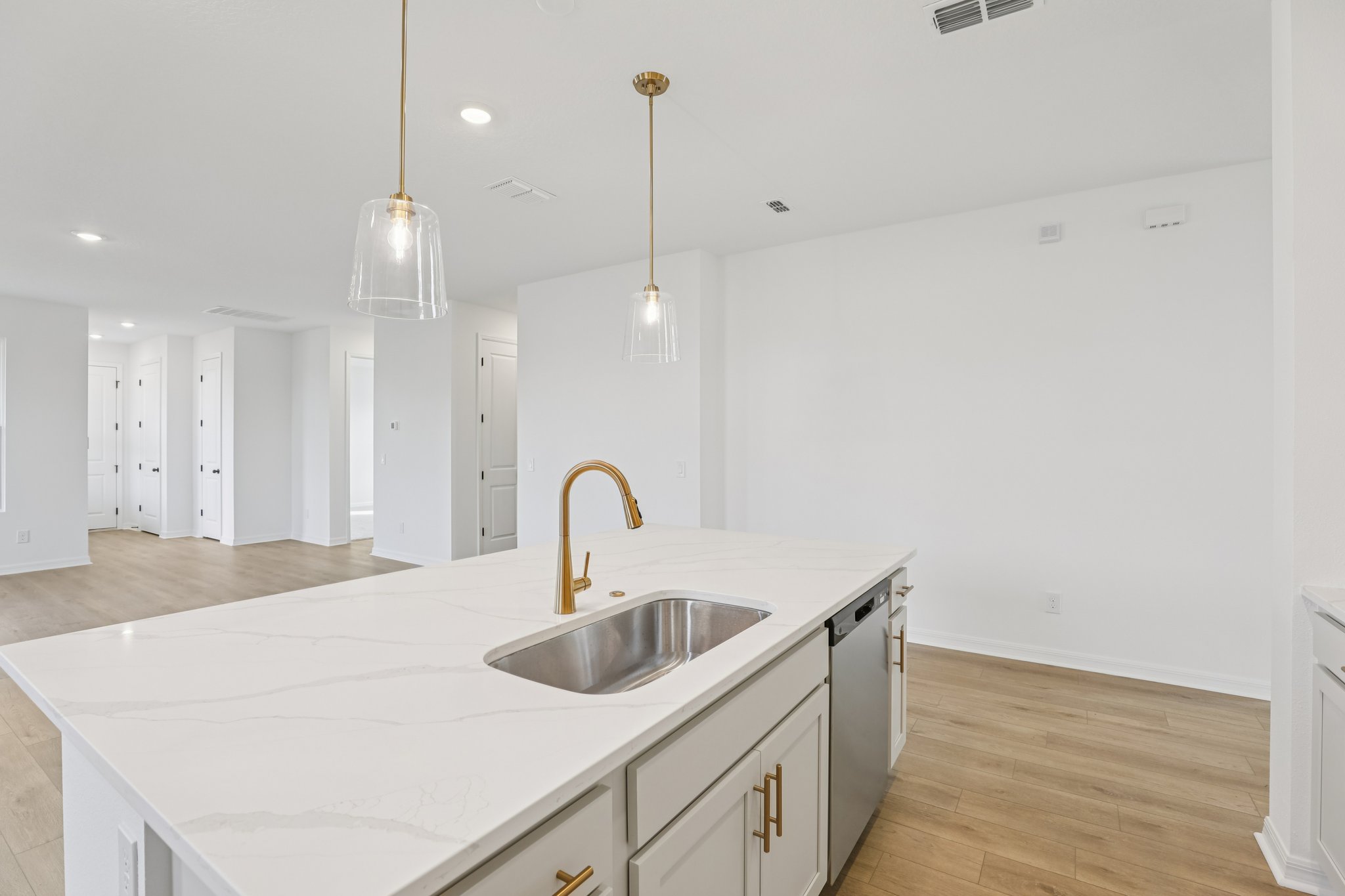 Sailhouse Dr-S0901-017.jpg