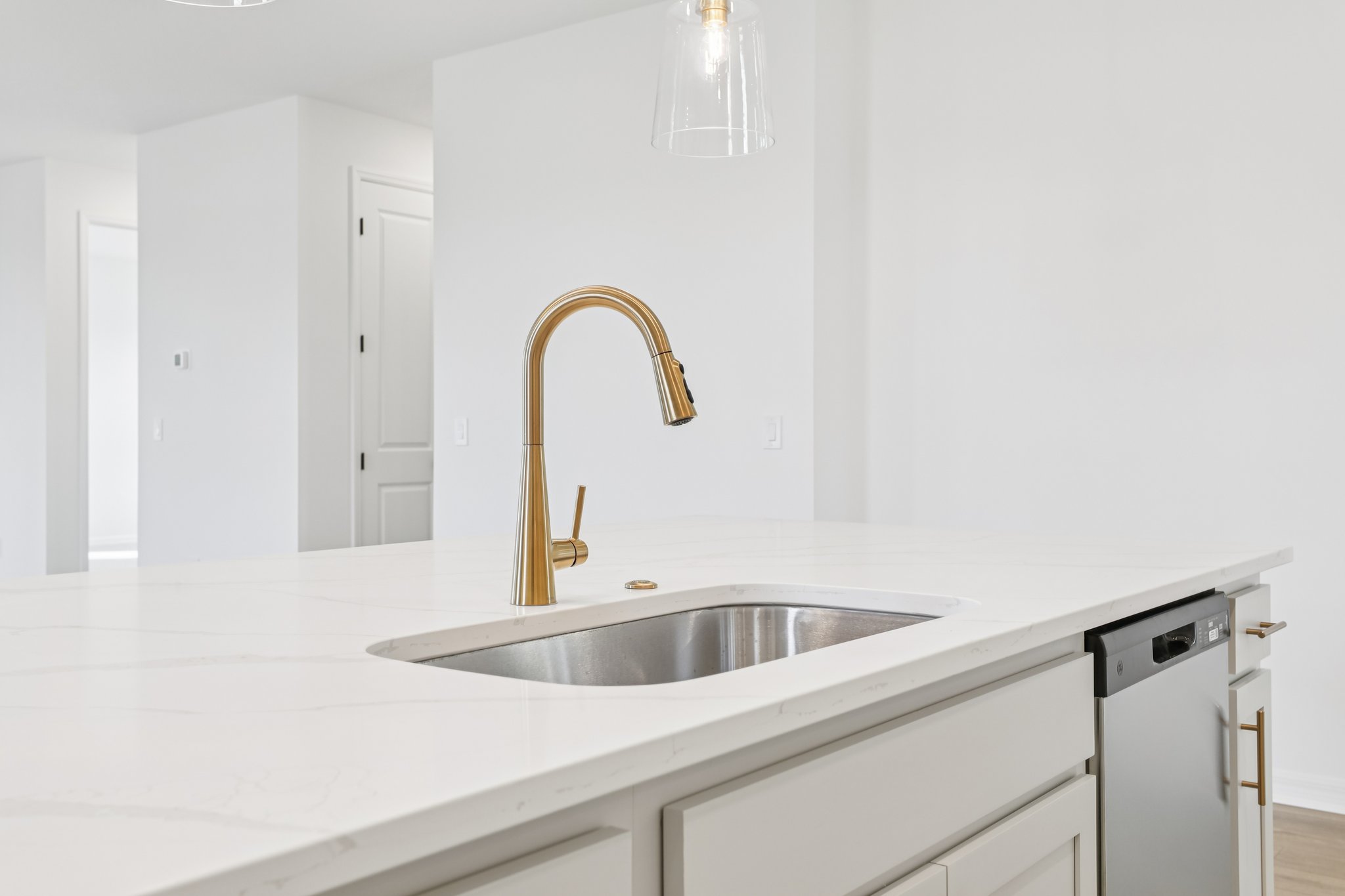 Sailhouse Dr-S0901-018.jpg