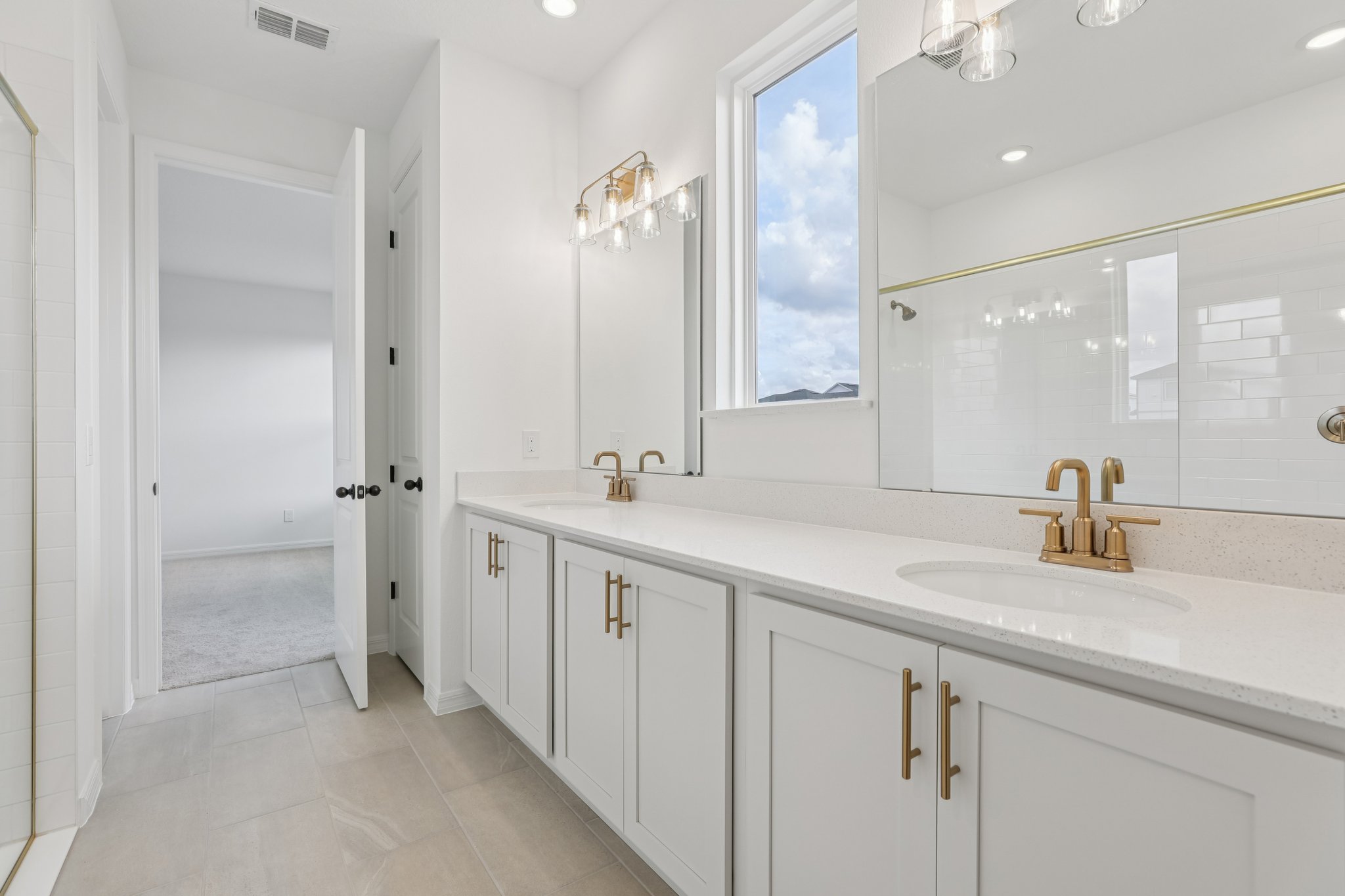 Sailhouse Dr-S0901-035.jpg