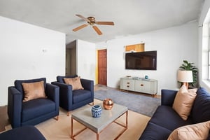 DSC02851 virtually staged.jpeg