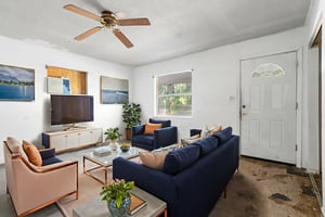 DSC02864 virtually staged.jpeg