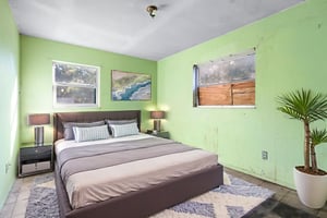 DSC02954 virtually staged.jpeg