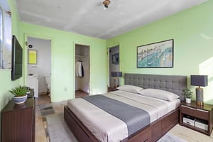 DSC02959 virtually staged.jpeg