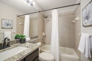Bathroom 4 - 495A2100 (1)