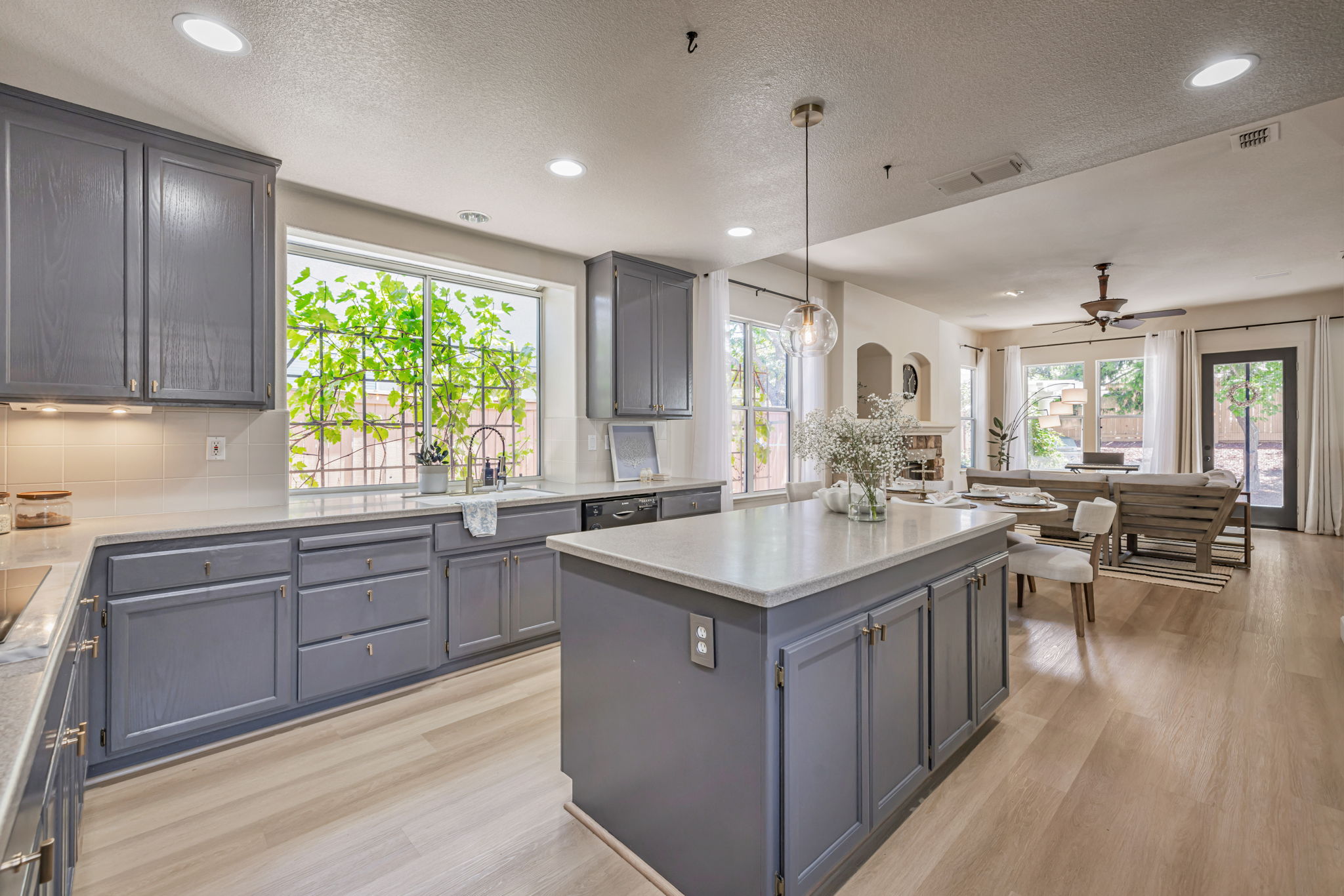 016_2982 Nelson Dr Roseville
