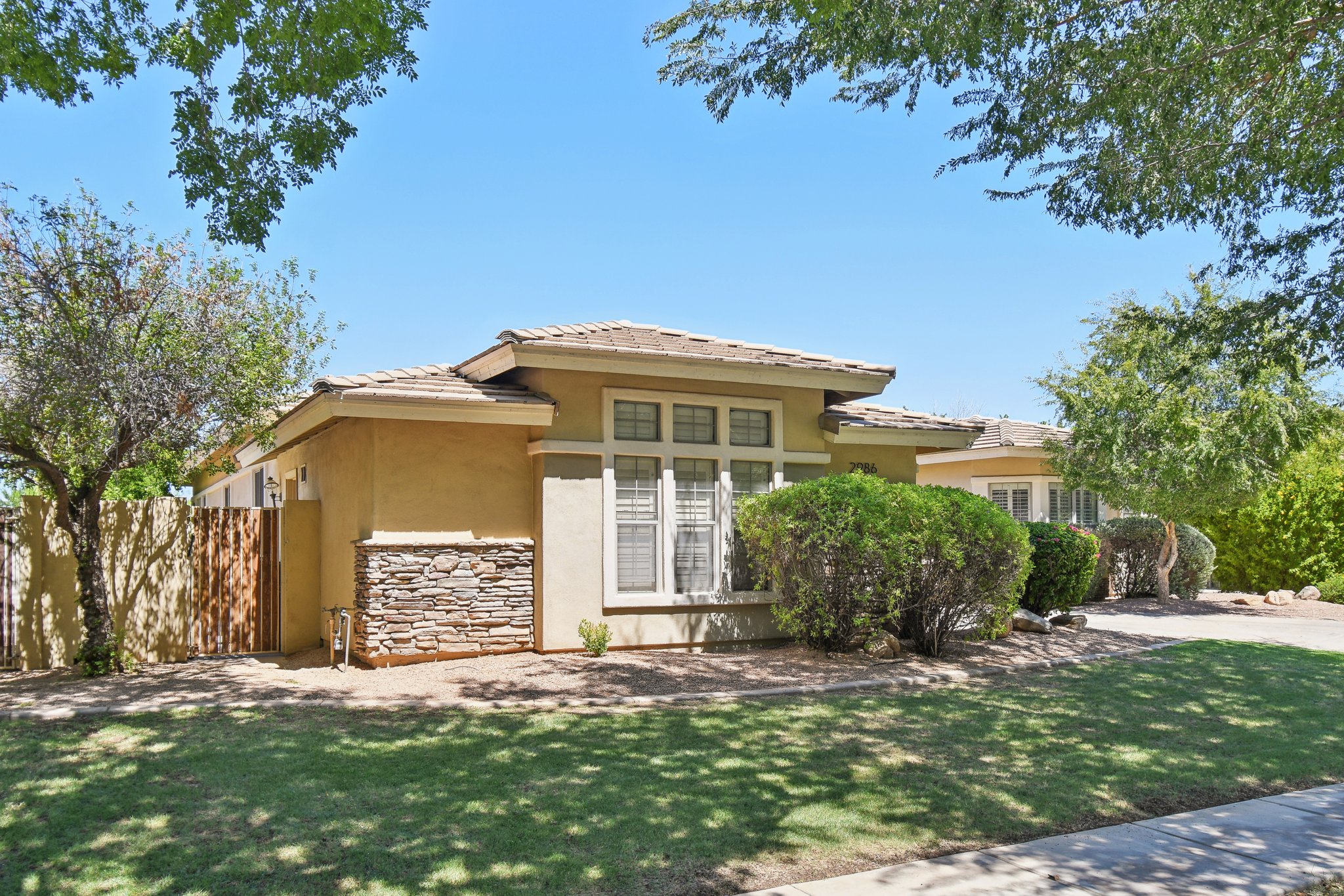 E Linda Ln-003.jpg