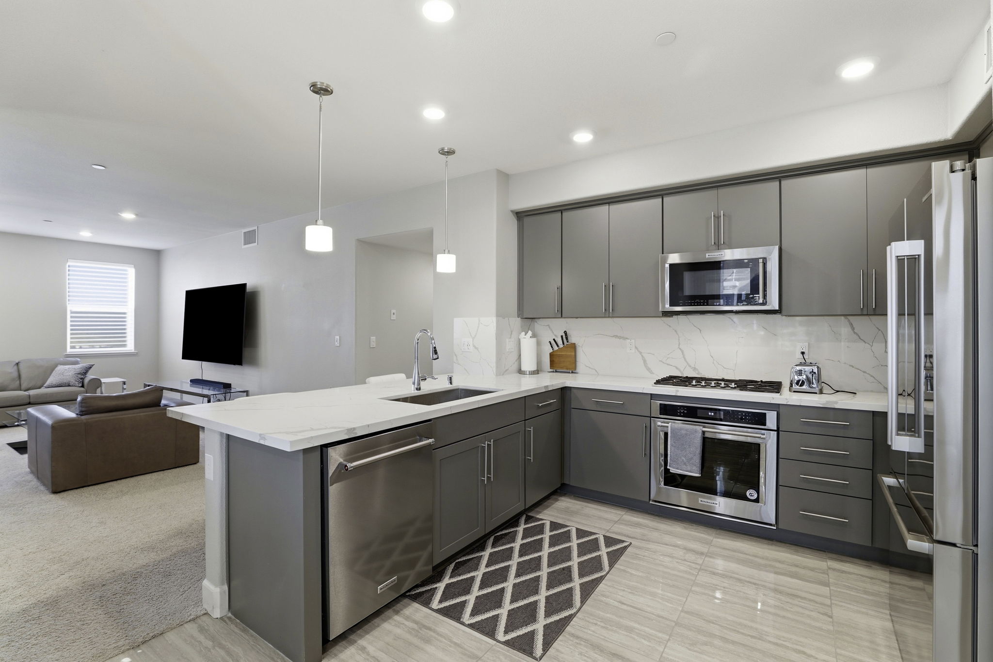 010_F8_2986 Lina St 7