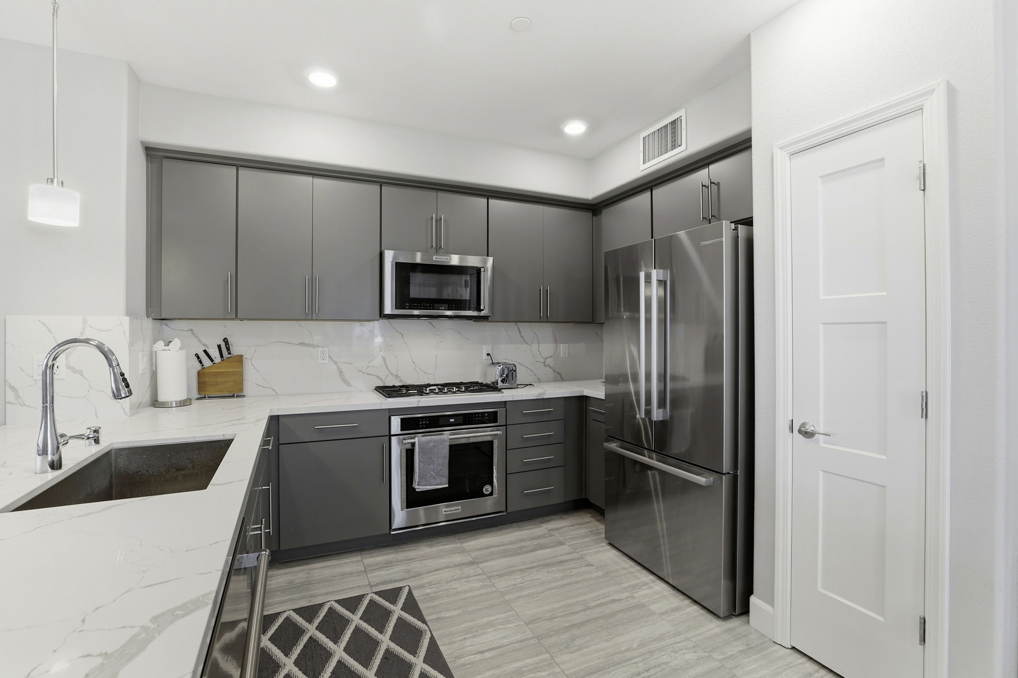 011_F8_2986 Lina St 7