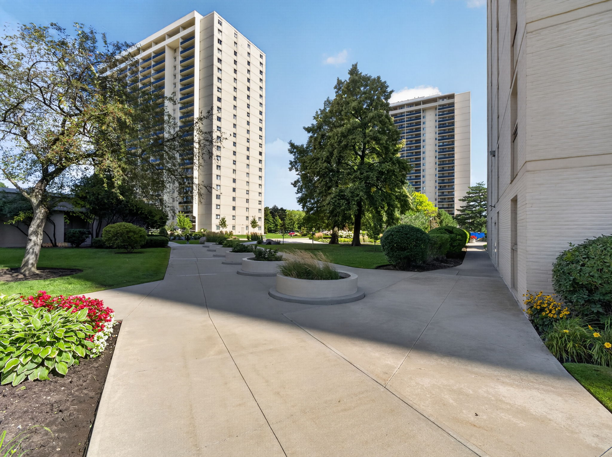 299 Mill Rd 1001 Toronto, ON M9C 4V9