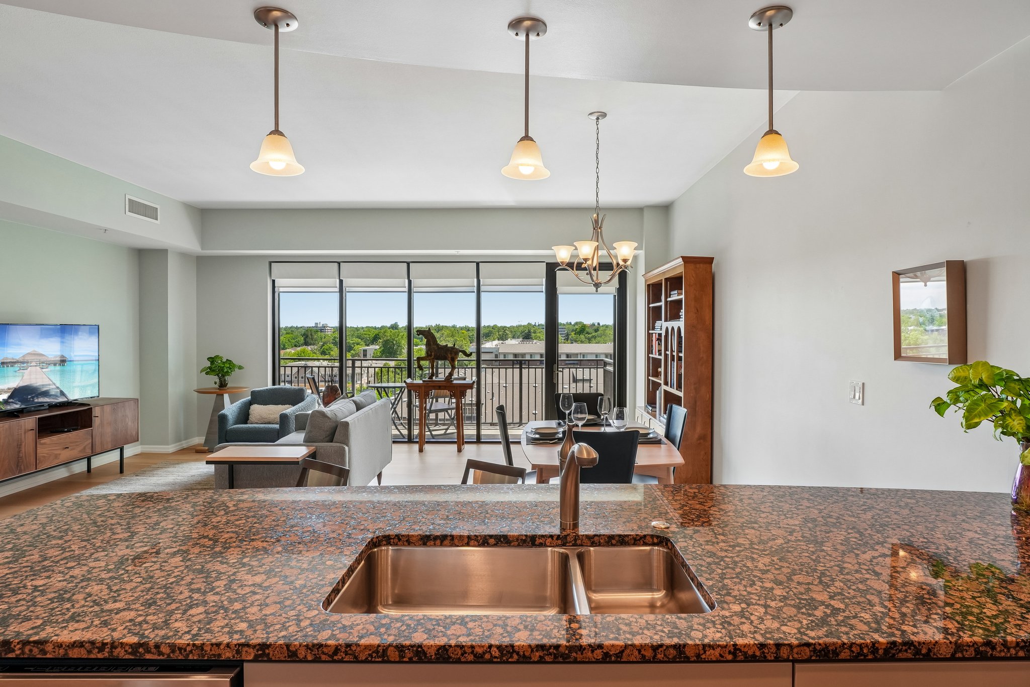 E 17th Ave Pkwy 1003-S1706-027.jpg