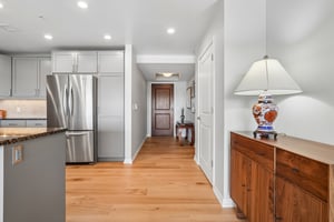 E 17th Ave Pkwy 1003-S1706-008.jpg