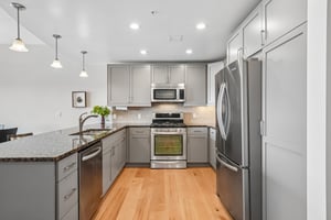 E 17th Ave Pkwy 1003-S1706-022.jpg