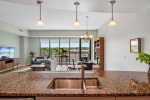E 17th Ave Pkwy 1003-S1706-027.jpg