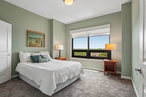 E 17th Ave Pkwy 1003-S1706-028.jpg