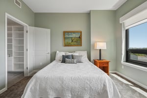 E 17th Ave Pkwy 1003-S1706-029.jpg