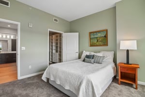 E 17th Ave Pkwy 1003-S1706-030.jpg