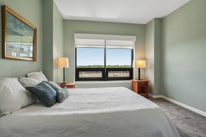 E 17th Ave Pkwy 1003-S1706-031.jpg