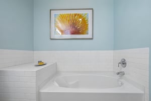 E 17th Ave Pkwy 1003-S1706-036.jpg
