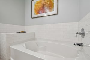 E 17th Ave Pkwy 1003-S1706-037.jpg