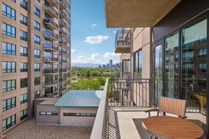 E 17th Ave Pkwy 1003-S1706-042.jpg