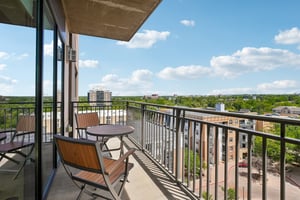 E 17th Ave Pkwy 1003-S1706-043.jpg