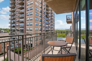 E 17th Ave Pkwy 1003-S1706-044.jpg