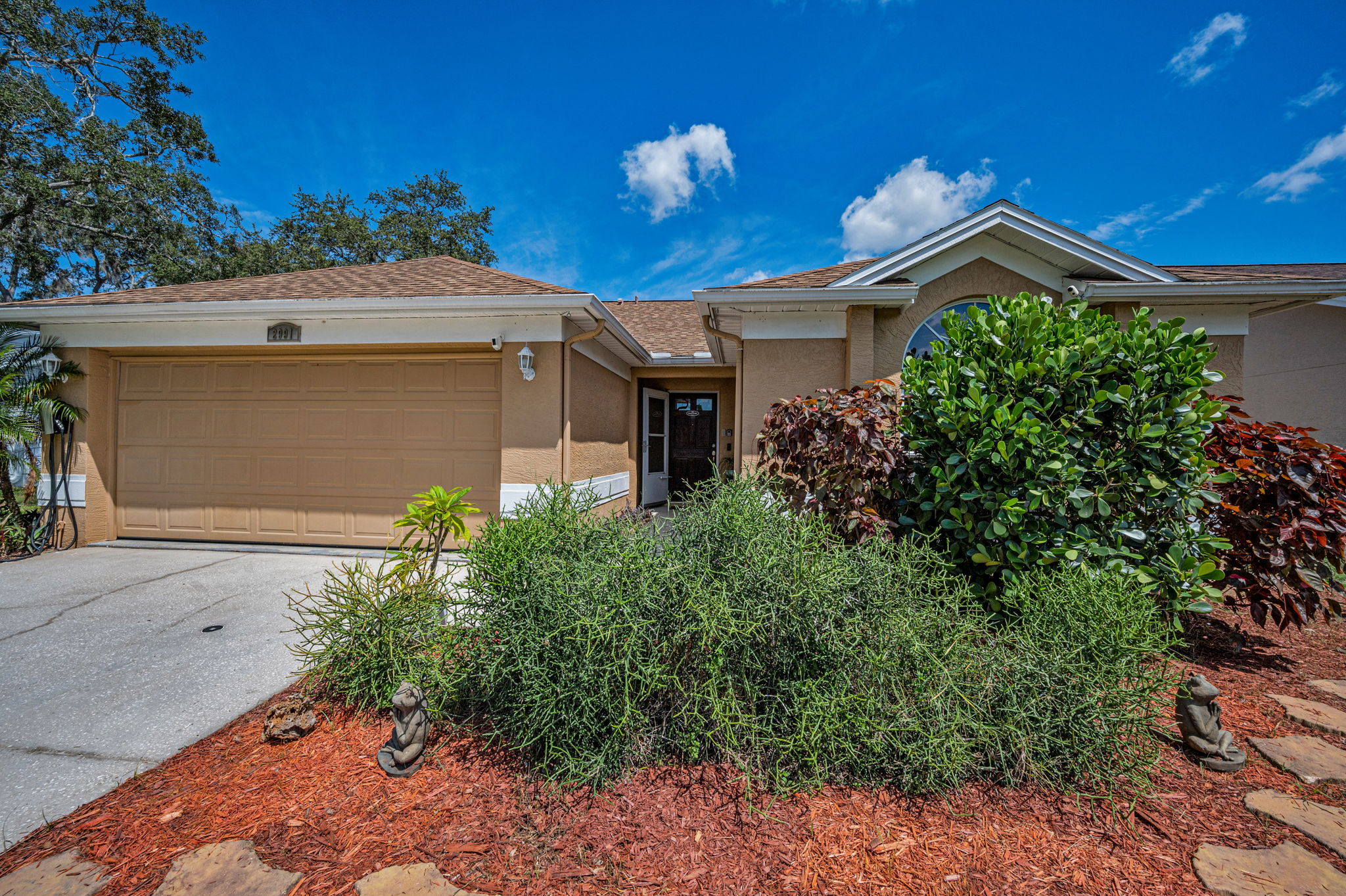 Front Exterior10