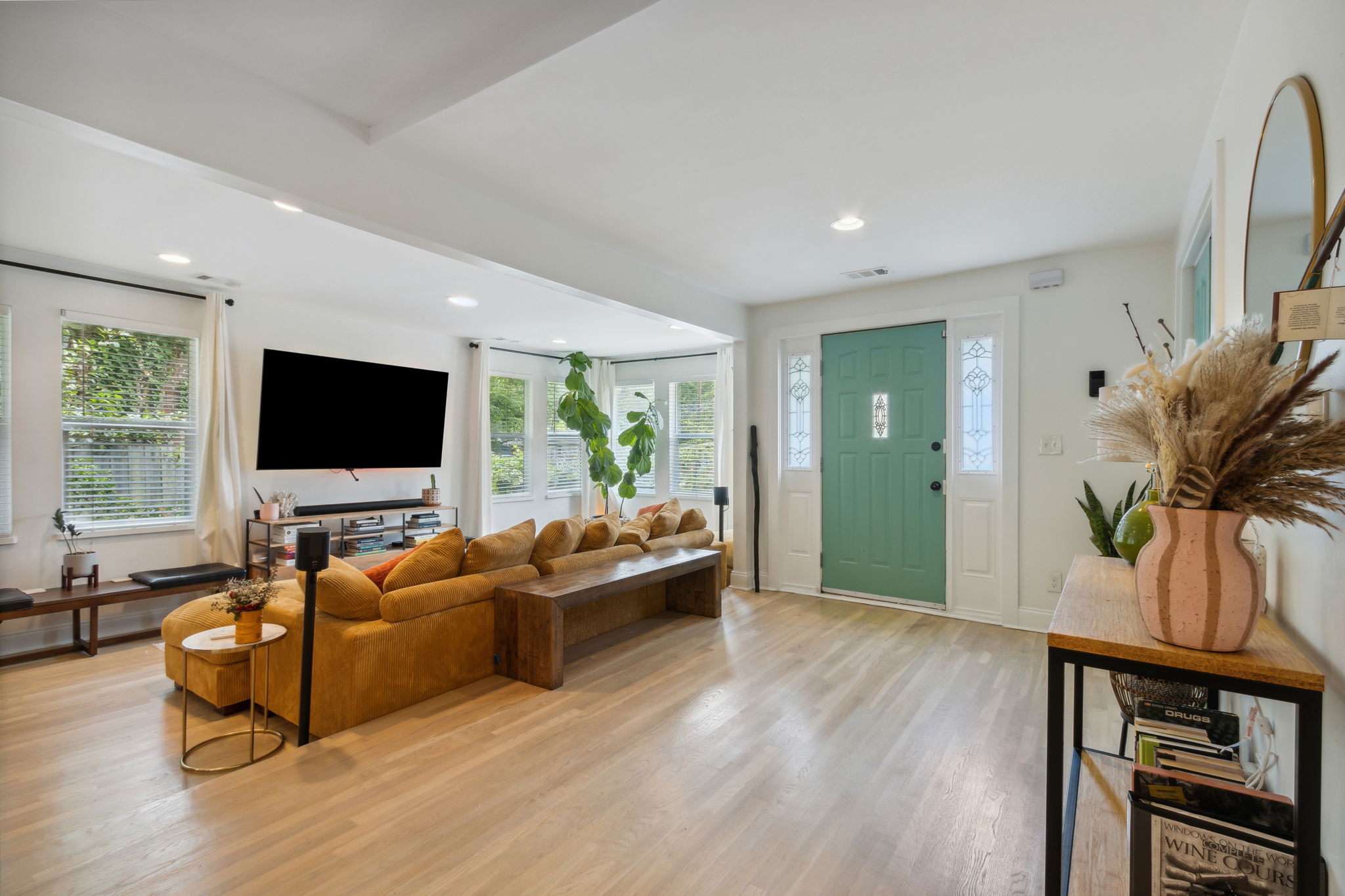 Foyer/Living Room