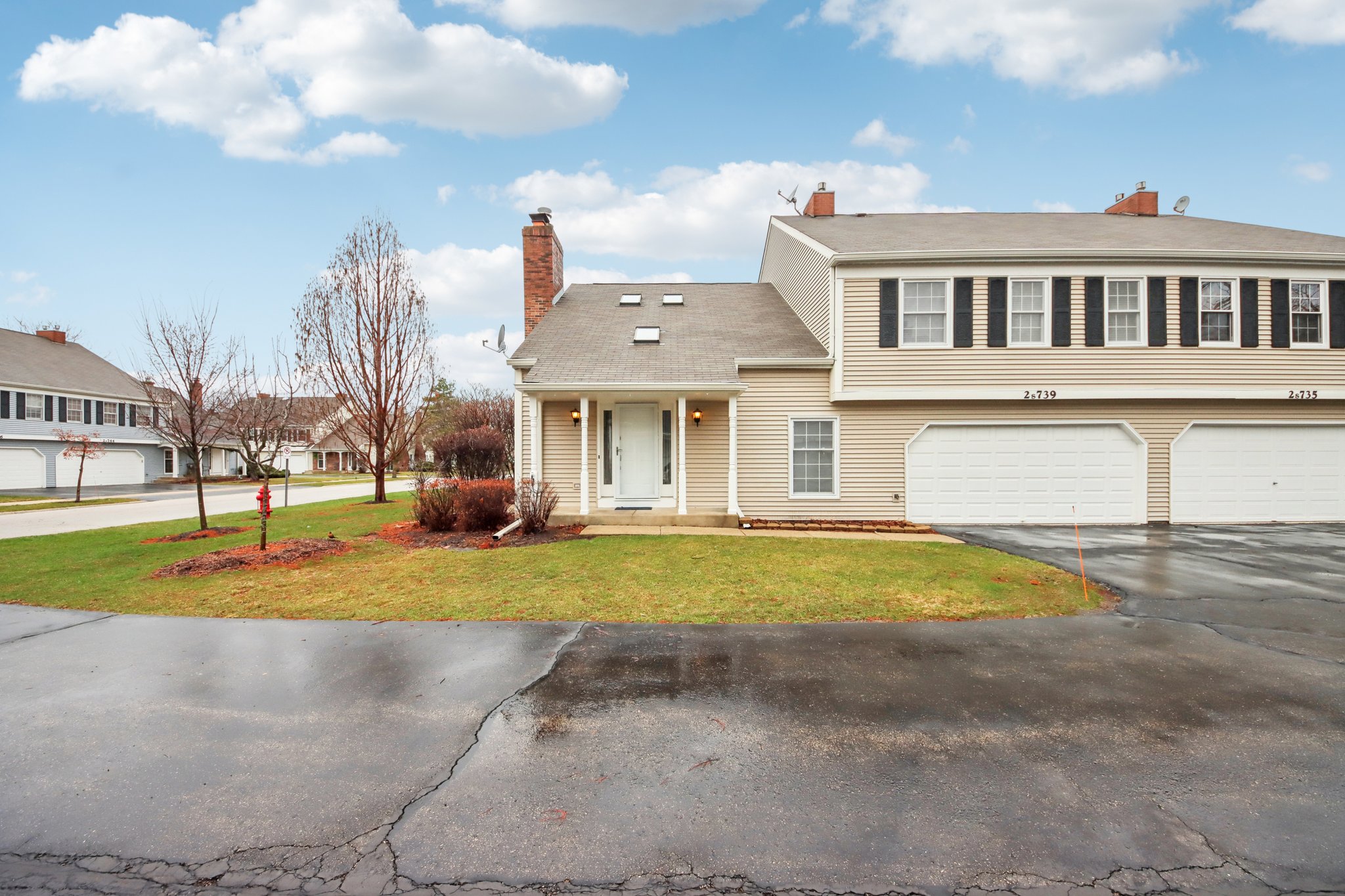 2S739 Grove Ln-S1203-002.jpg