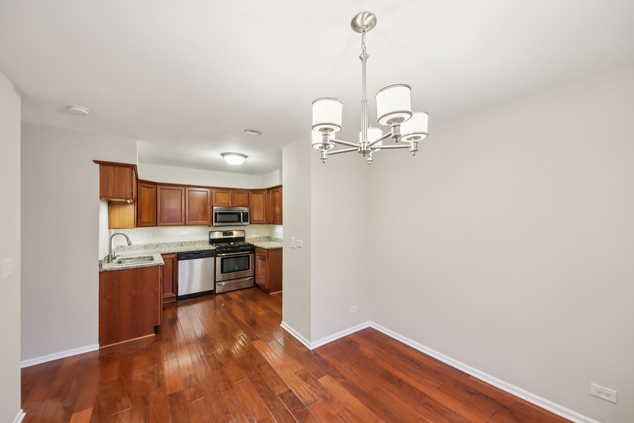 2S739 Grove Ln-S1203-009.jpg