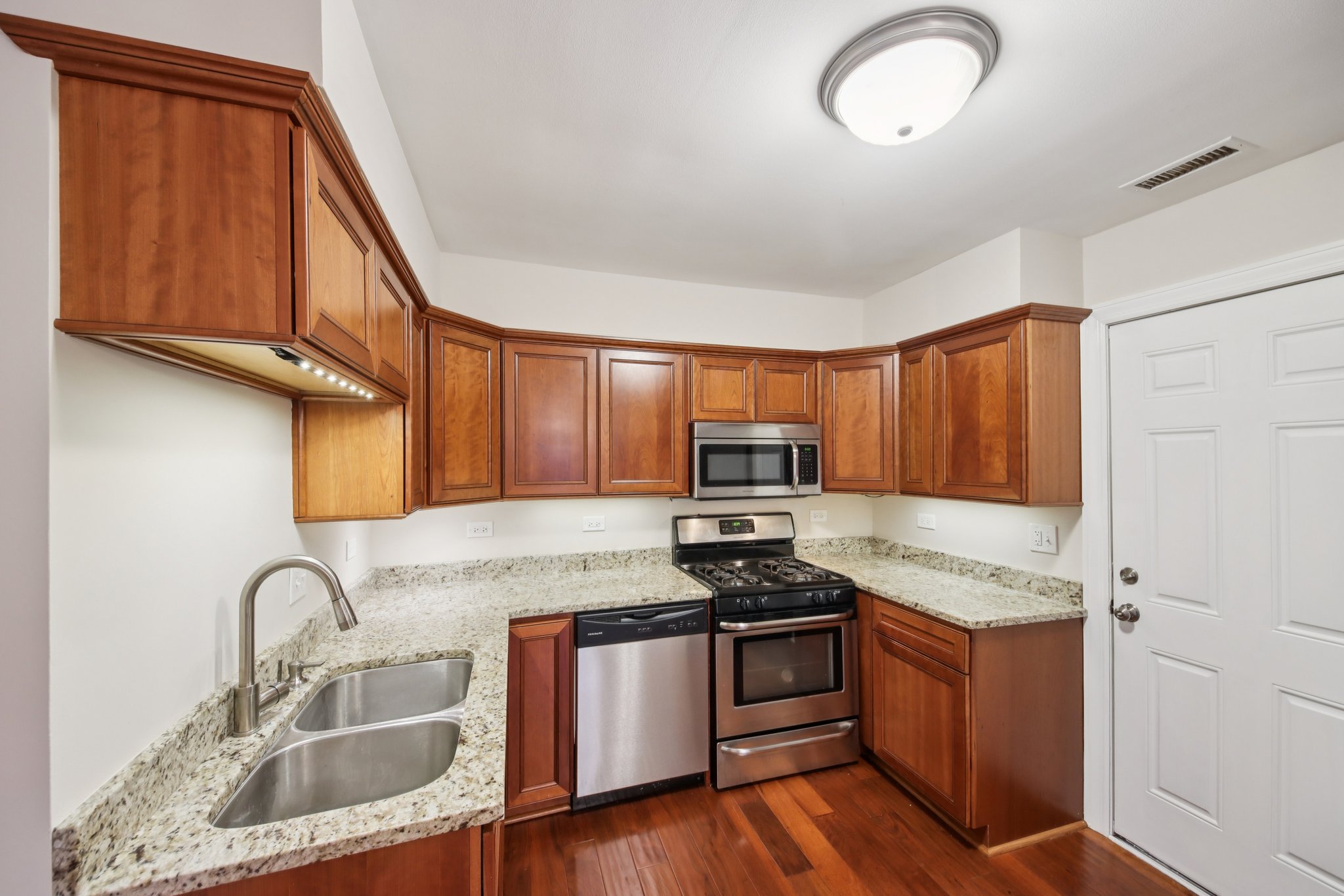 2S739 Grove Ln-S1203-011.jpg