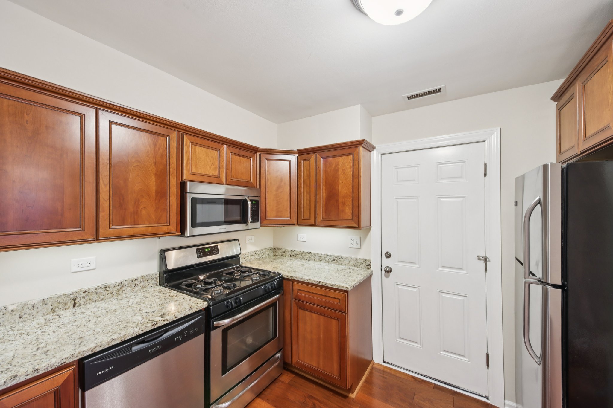 2S739 Grove Ln-S1203-012.jpg