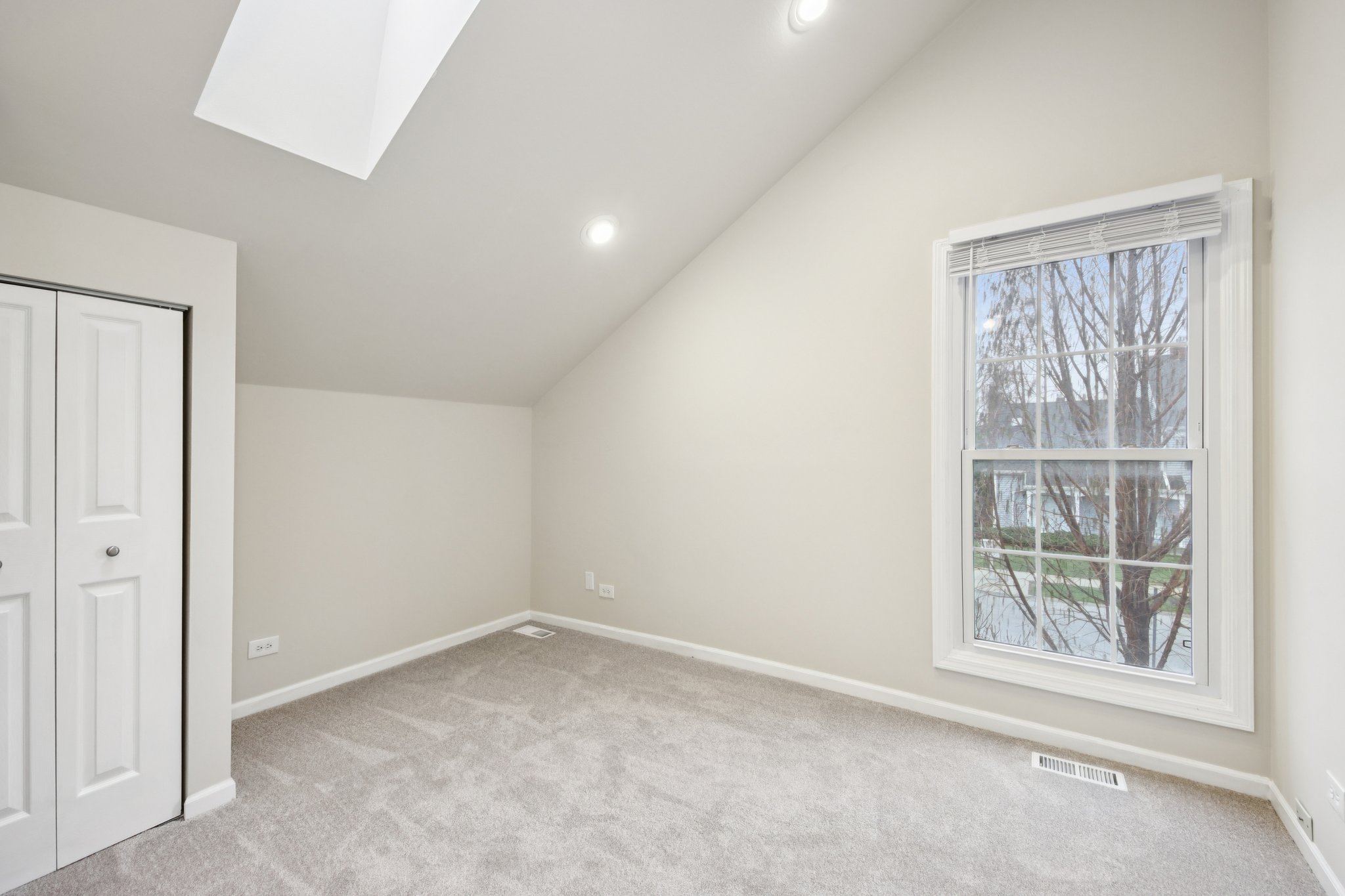 2S739 Grove Ln-S1203-016.jpg