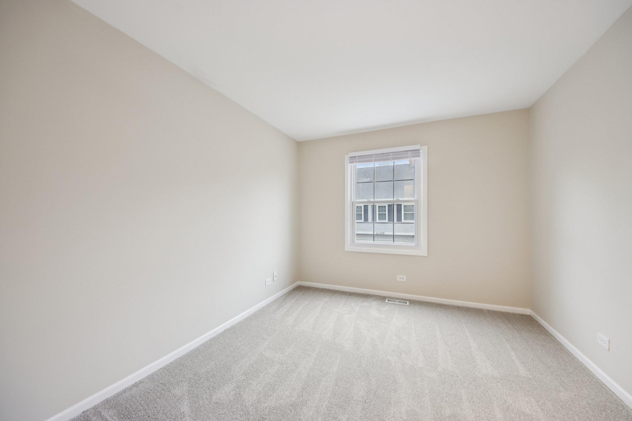 2S739 Grove Ln-S1203-023.jpg