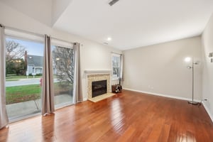 2S739 Grove Ln-S1203-004.jpg