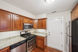 2S739 Grove Ln-S1203-012.jpg