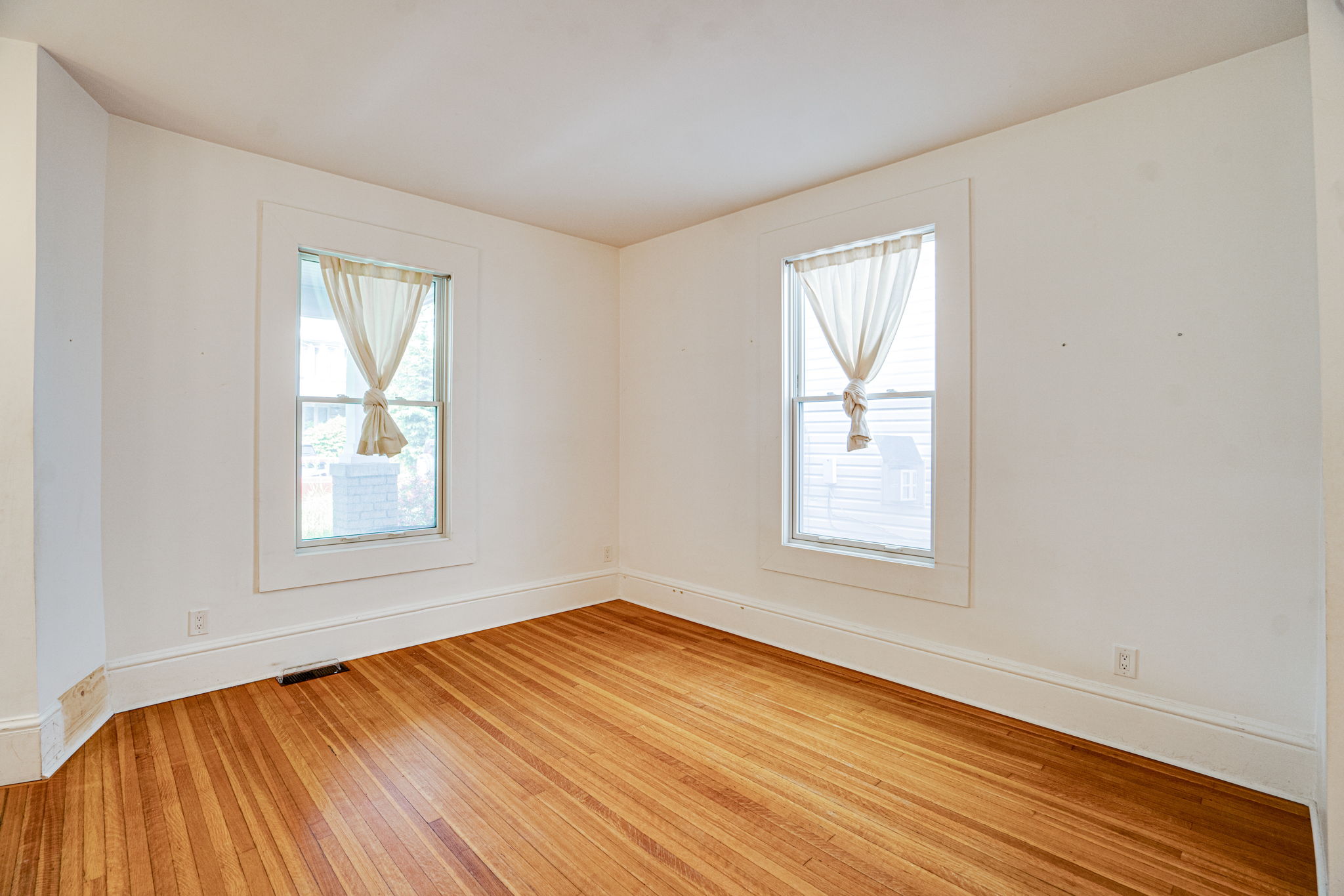 3 A Condor Ave Toronto, ON M4J 3M5
