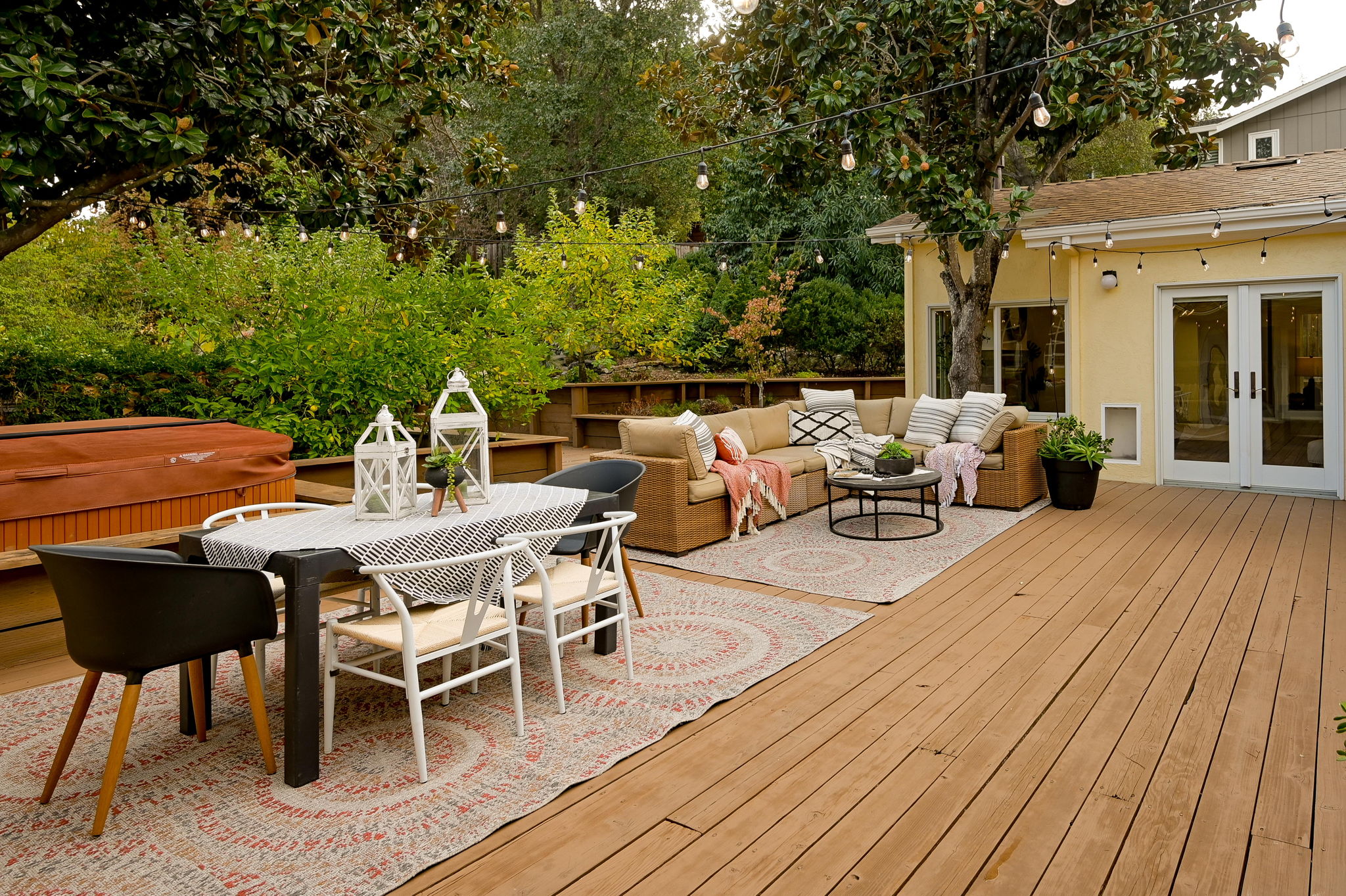 Entertainment Deck