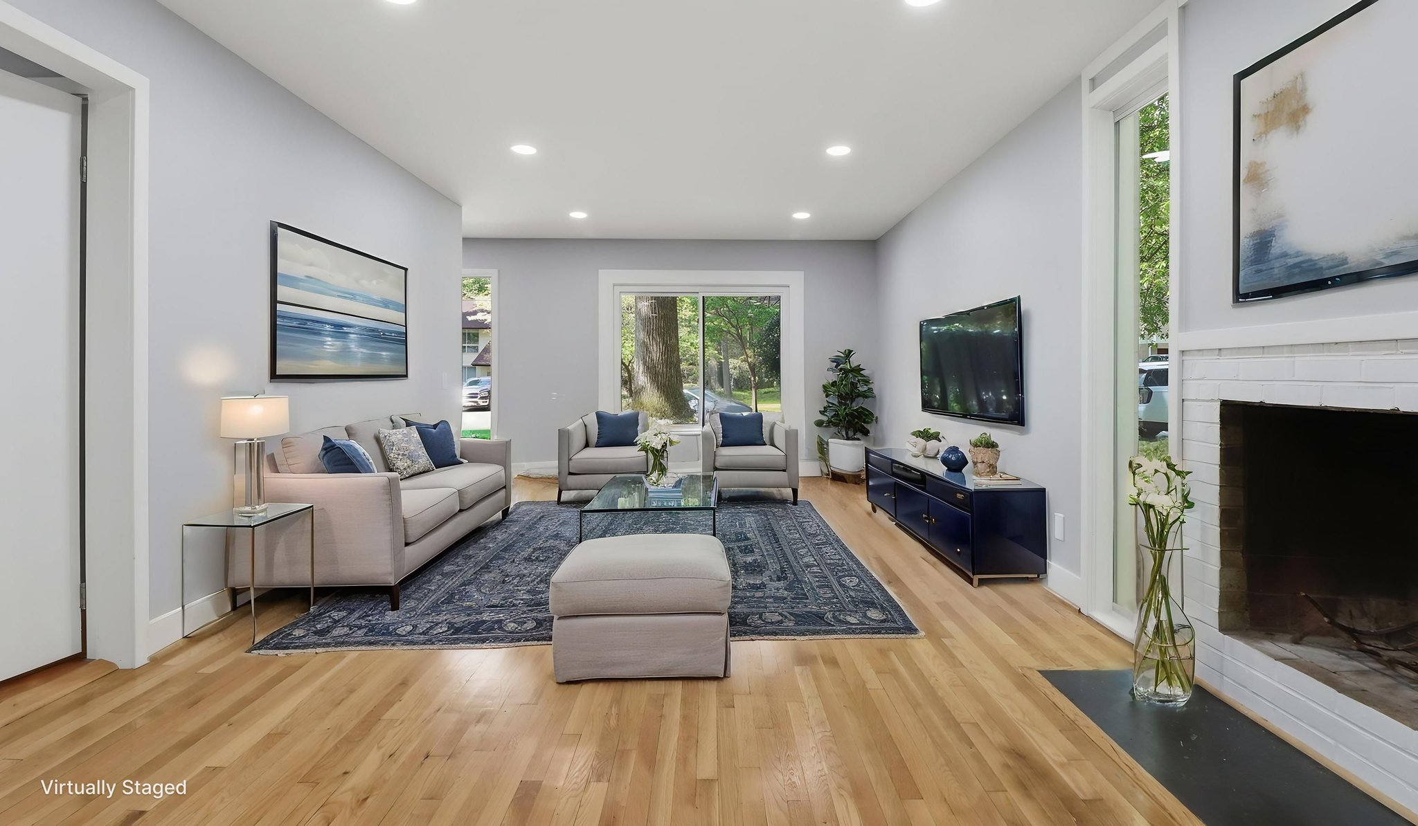 4c472d27-175e-4bb4-8a0c-268644ff2c32 virtually staged.jpeg