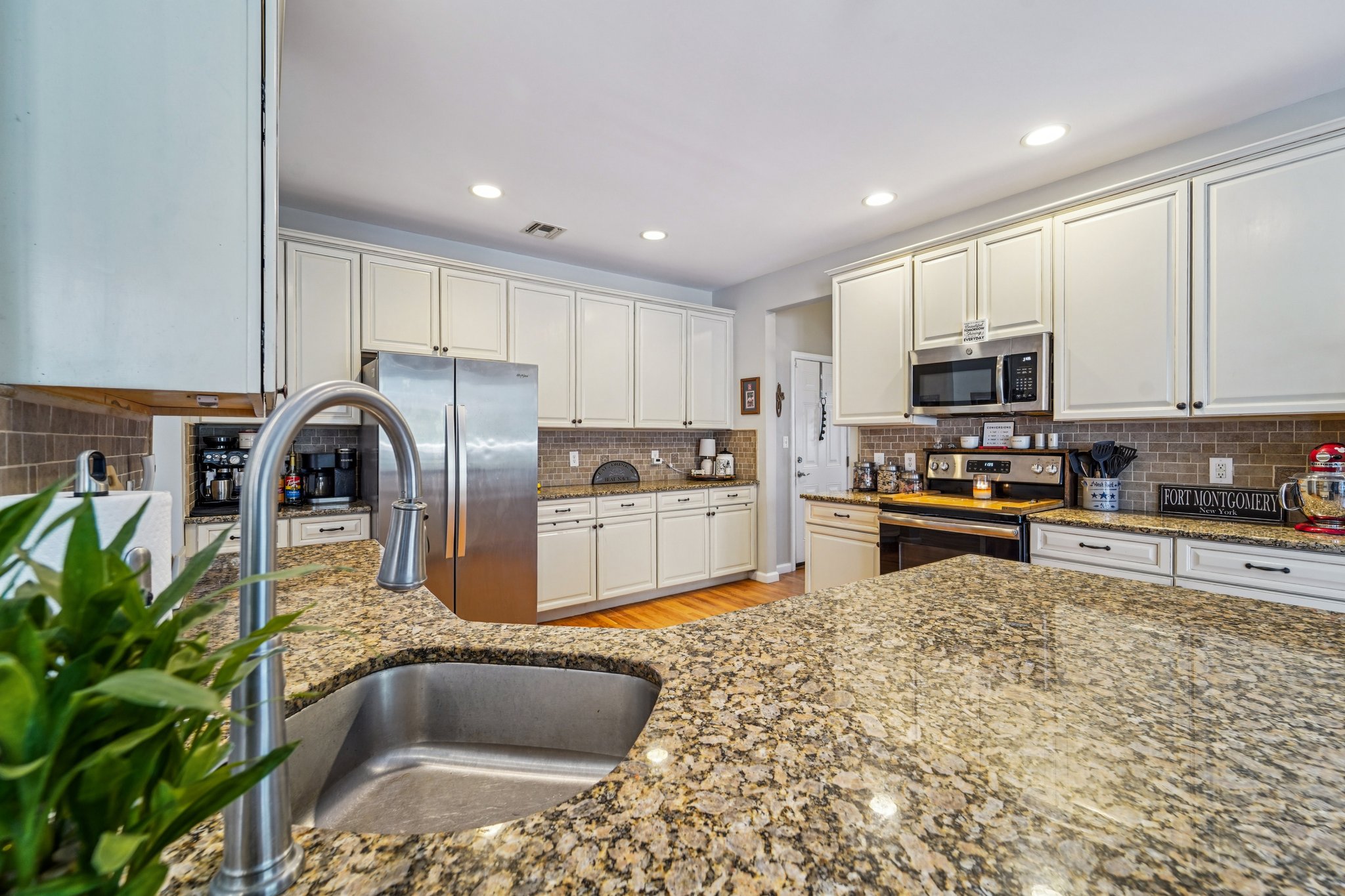 Eagle Crst-S0302-019.jpg