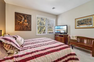 Eagle Crst-S0302-032.jpg