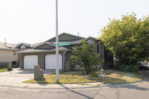 3 Green Meadow Crescent, Strathmore, AB T1P 1H4, Canada Photo 1