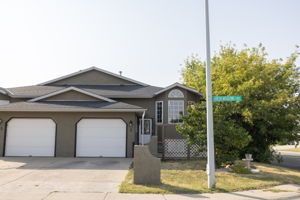 3 Green Meadow Crescent, Strathmore, AB T1P 1H4, Canada Photo 2