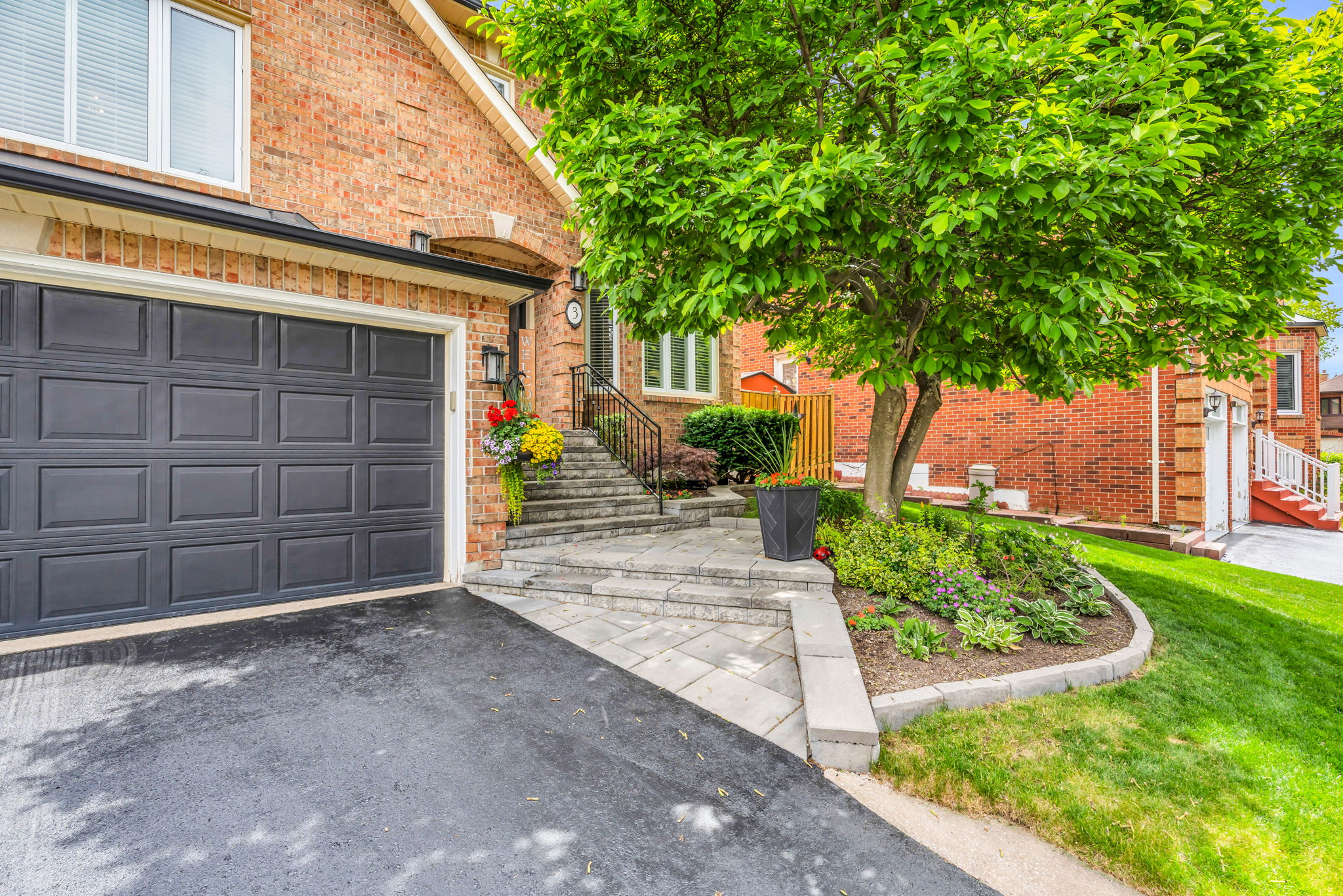 Front Porch/Entrance