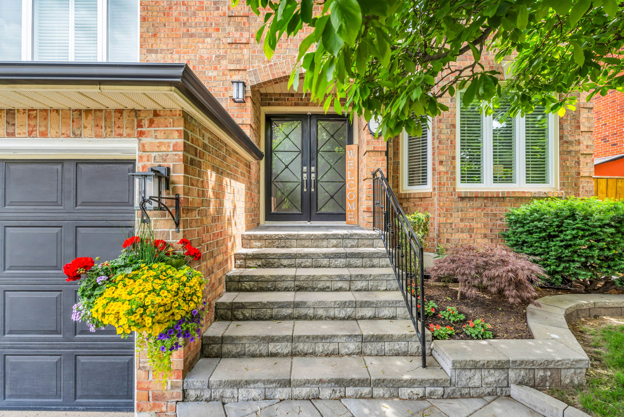 Front Porch/Entrance