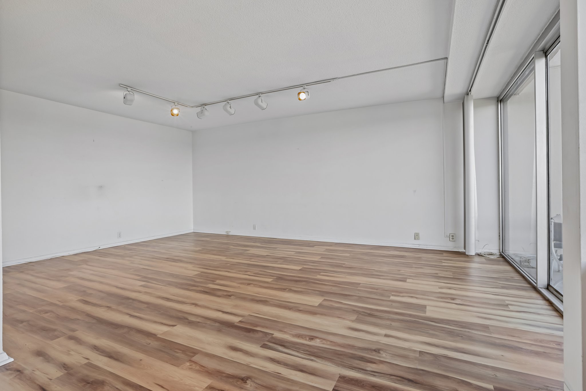 Horizon Rd 1021-S0906-017.jpg