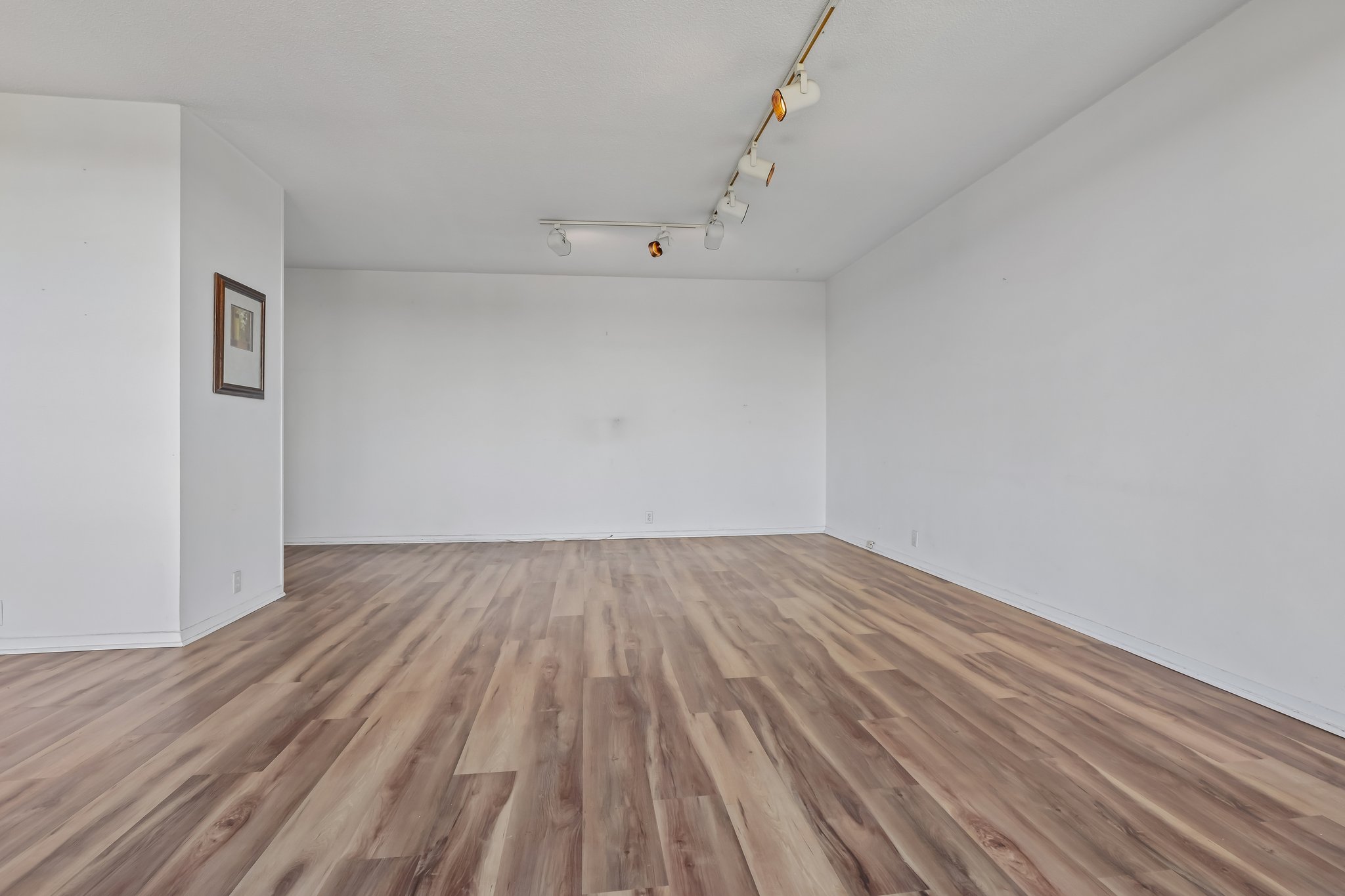 Horizon Rd 1021-S0906-023.jpg
