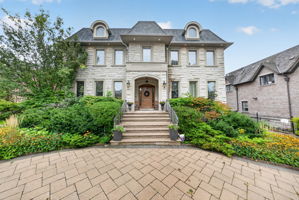 3 Lauderdale Dr, Toronto ON