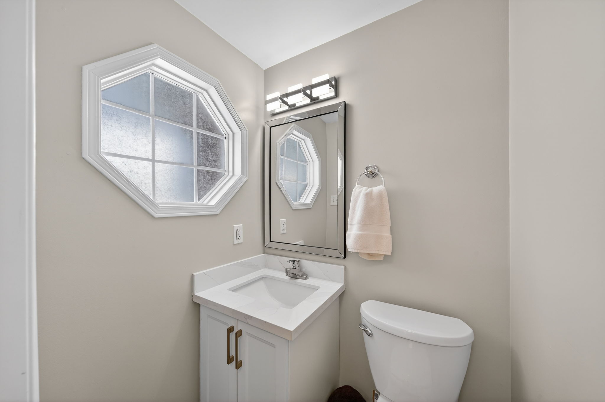 3 Majesty Blvd Barrie, ON L4M 7K1