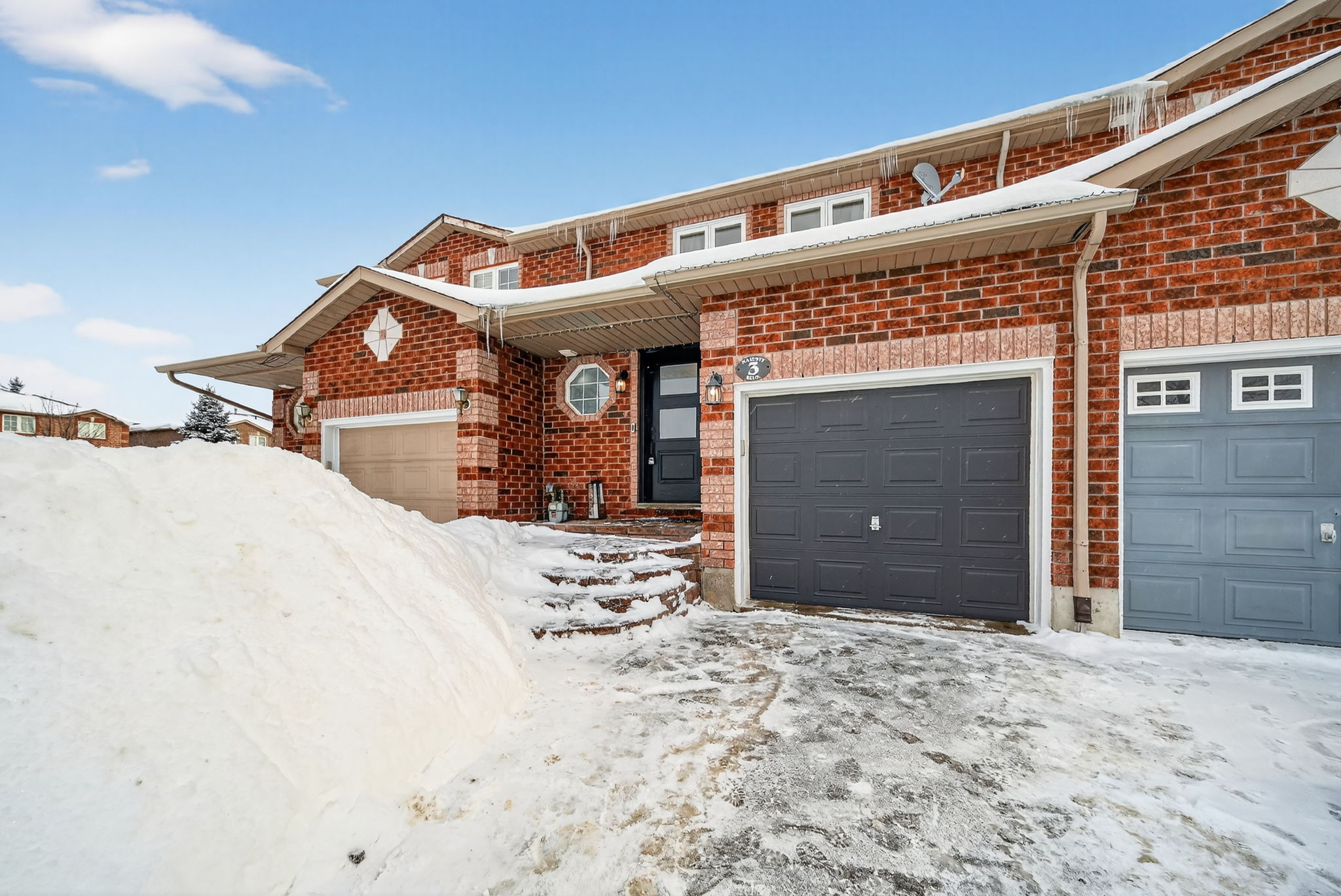 3 Majesty Blvd Barrie, ON L4M 7K1